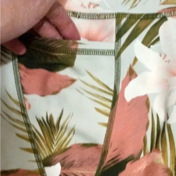 🌸🌴👟EUC Old Navy Active Tropical Floral Cropped Yoga Pants MED - Picture 5 of 6